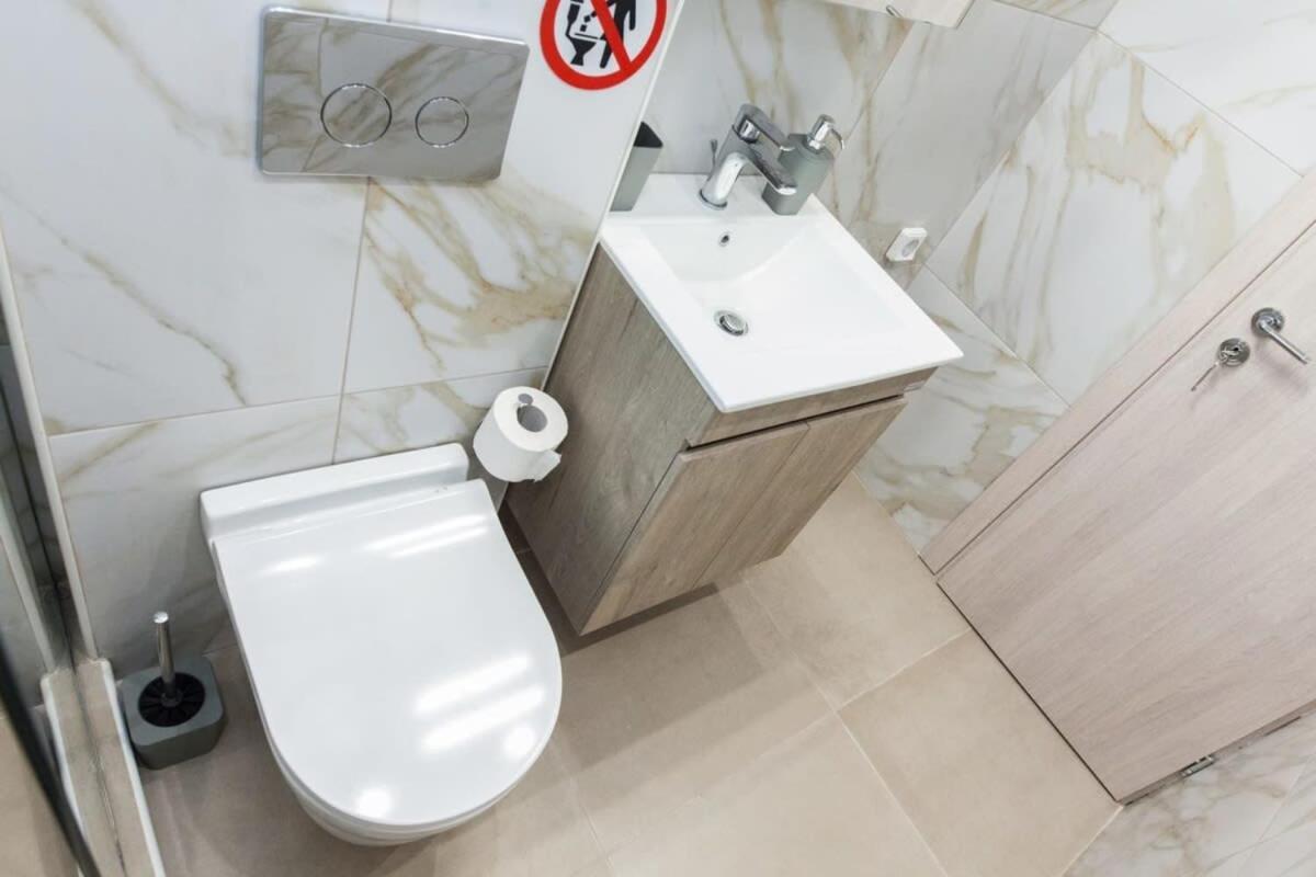 Brand New Urban Getaway Next To Megaro Mousikis Apartment Athens Ngoại thất bức ảnh