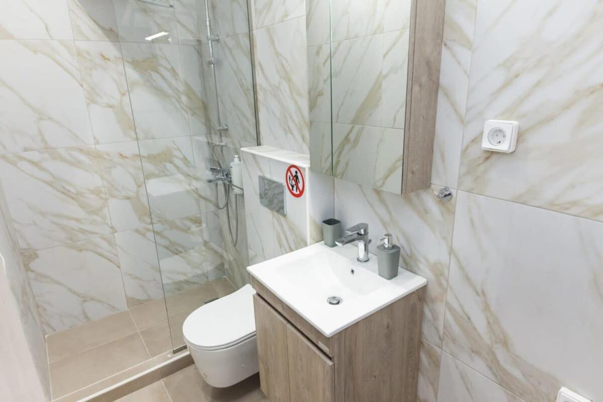 Brand New Urban Getaway Next To Megaro Mousikis Apartment Athens Ngoại thất bức ảnh