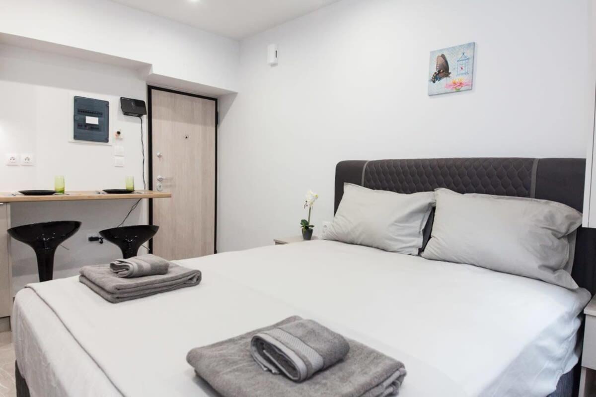 Brand New Urban Getaway Next To Megaro Mousikis Apartment Athens Ngoại thất bức ảnh