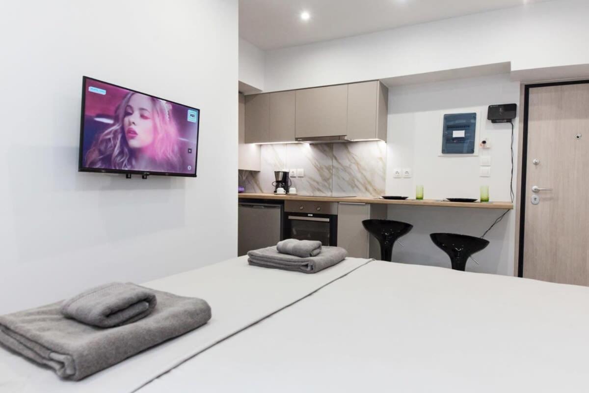 Brand New Urban Getaway Next To Megaro Mousikis Apartment Athens Ngoại thất bức ảnh