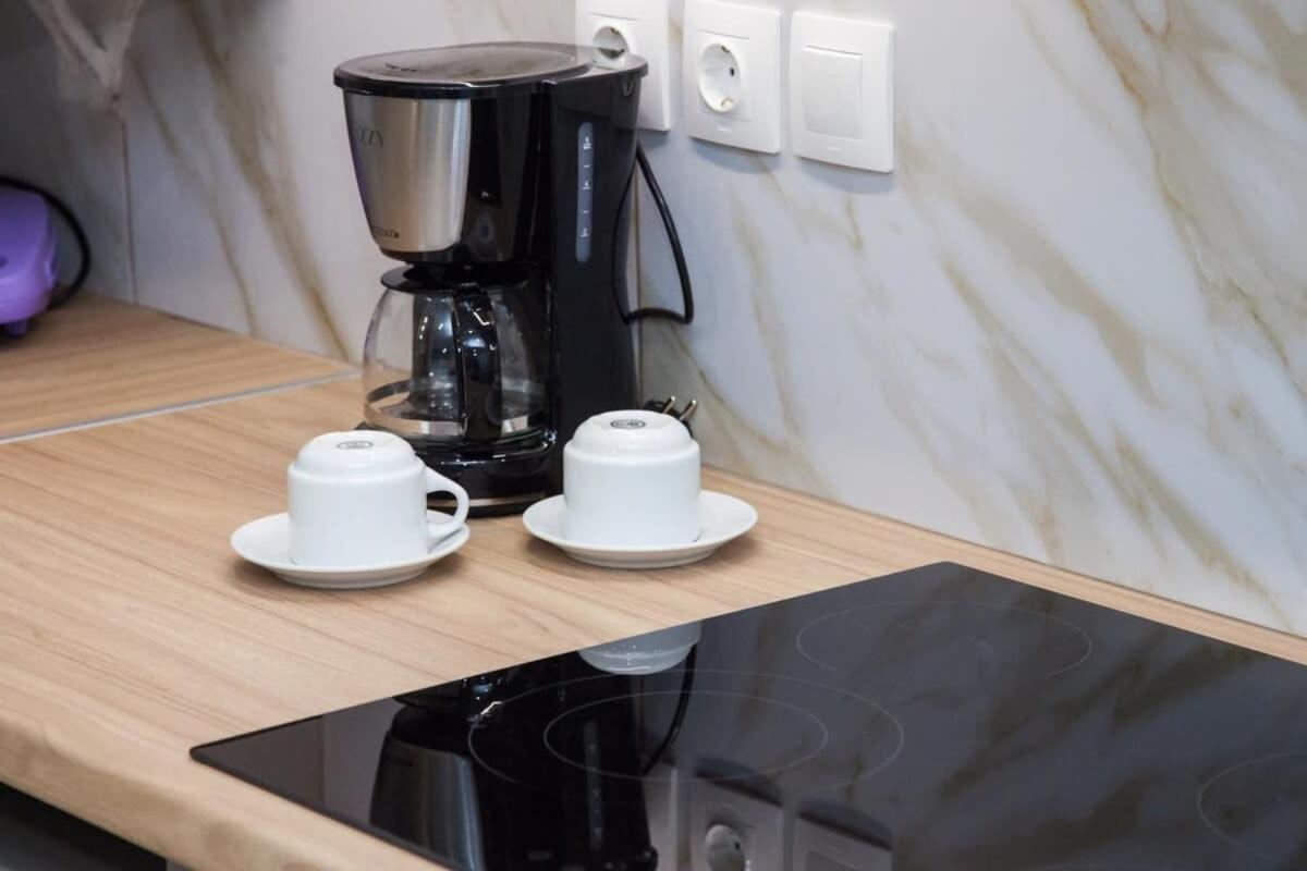 Brand New Urban Getaway Next To Megaro Mousikis Apartment Athens Ngoại thất bức ảnh