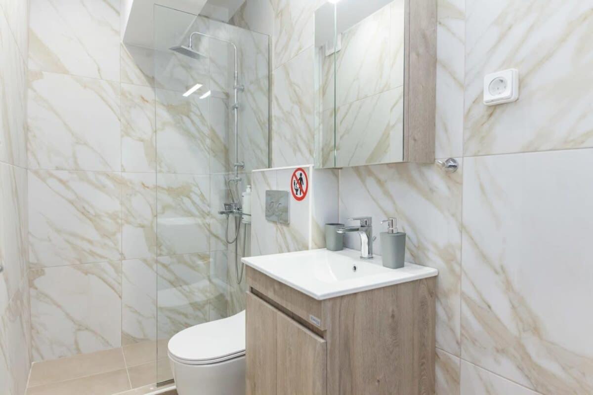 Brand New Urban Getaway Next To Megaro Mousikis Apartment Athens Ngoại thất bức ảnh