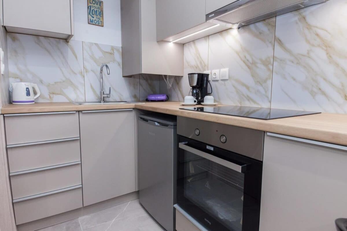 Brand New Urban Getaway Next To Megaro Mousikis Apartment Athens Ngoại thất bức ảnh