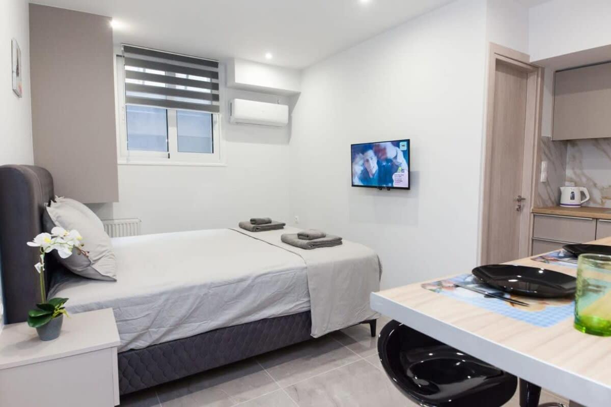 Brand New Urban Getaway Next To Megaro Mousikis Apartment Athens Ngoại thất bức ảnh