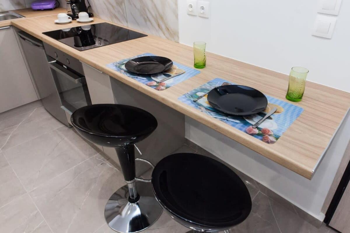 Brand New Urban Getaway Next To Megaro Mousikis Apartment Athens Ngoại thất bức ảnh